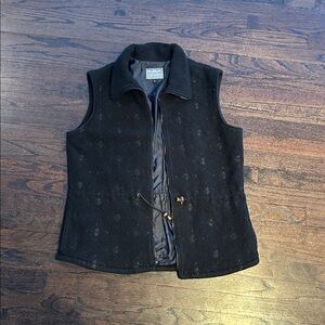 Sno Skins Women’s Black Quilted Vest with Star Details Size Large